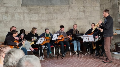 Titelbild zum News-Artikel Ganz neue "Saiten an sich entdeckt" -Gitarrenwochenende im Jugendhaus war Erfolg!